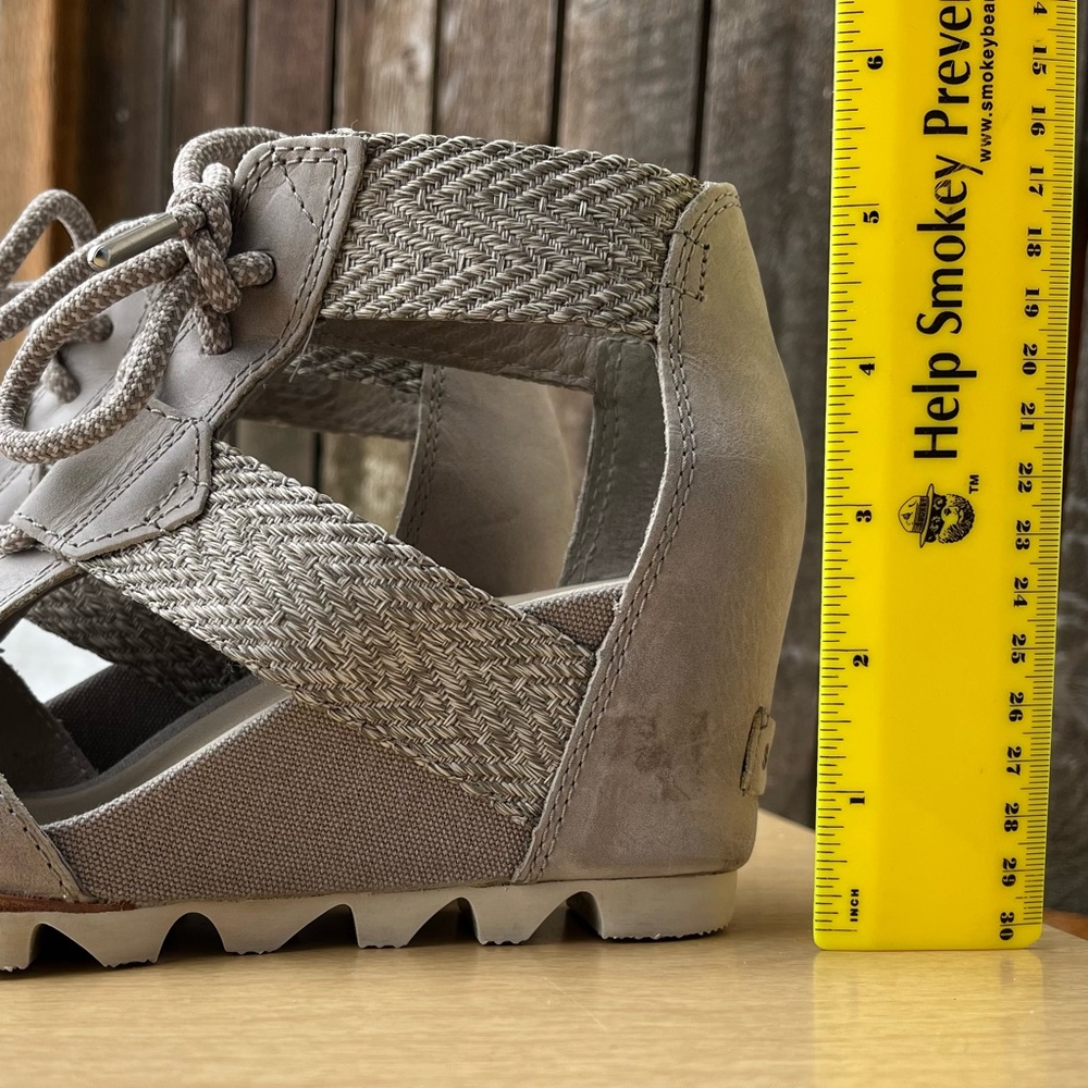 Sorel Wm’s Joanie Lace Up Leather & Canvas Wedge Sandals In Gray Sz 8 - Picture 13 of 16